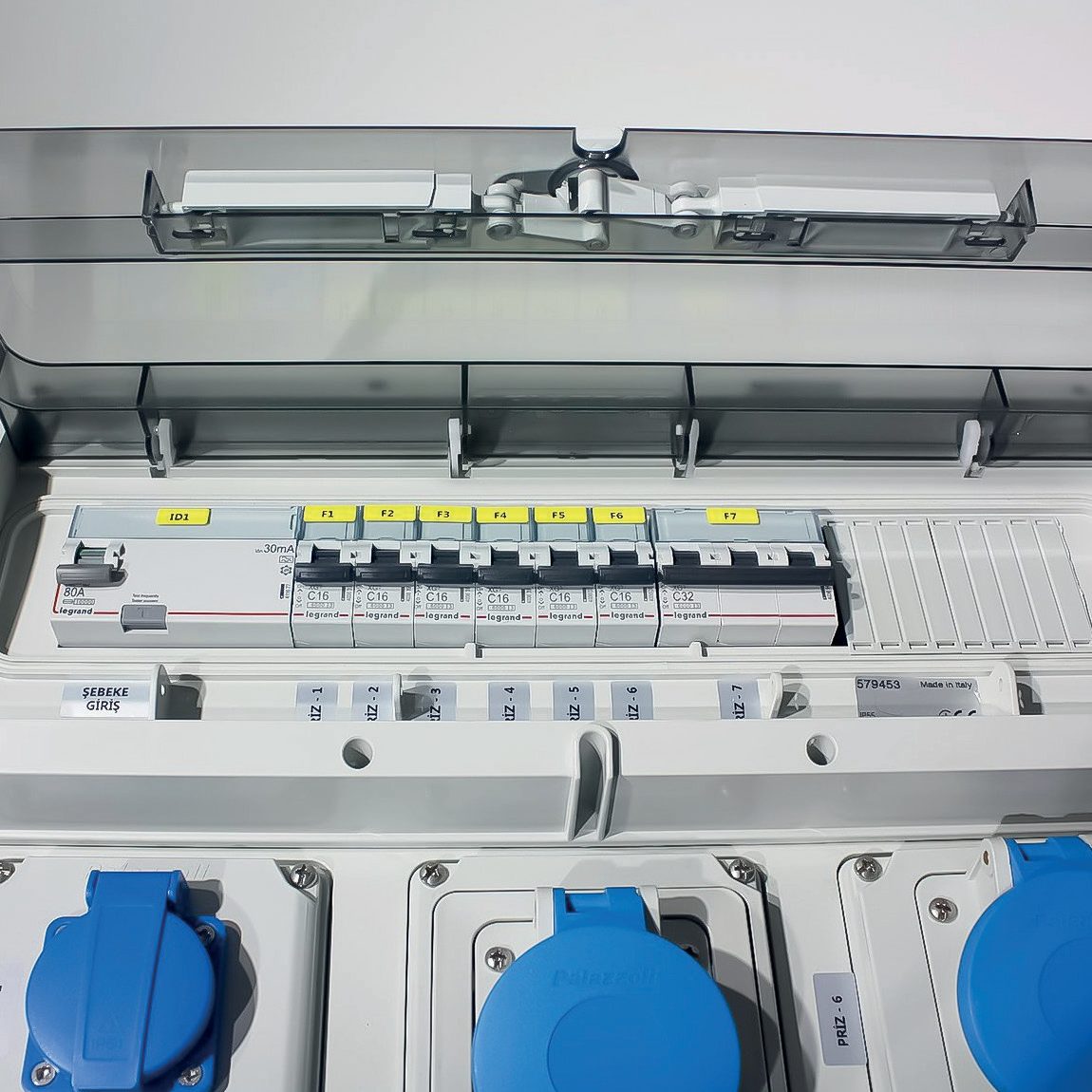 Novsen IP44 Kombinasyon Panosu 3ad. 3x16, 1ad. 5x32, 3ad. Schuko Priz